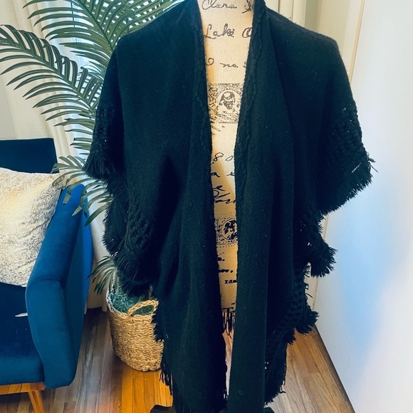 Knitted Poncho/Cardigan with Wooden Buttons - Picture 12 of 16